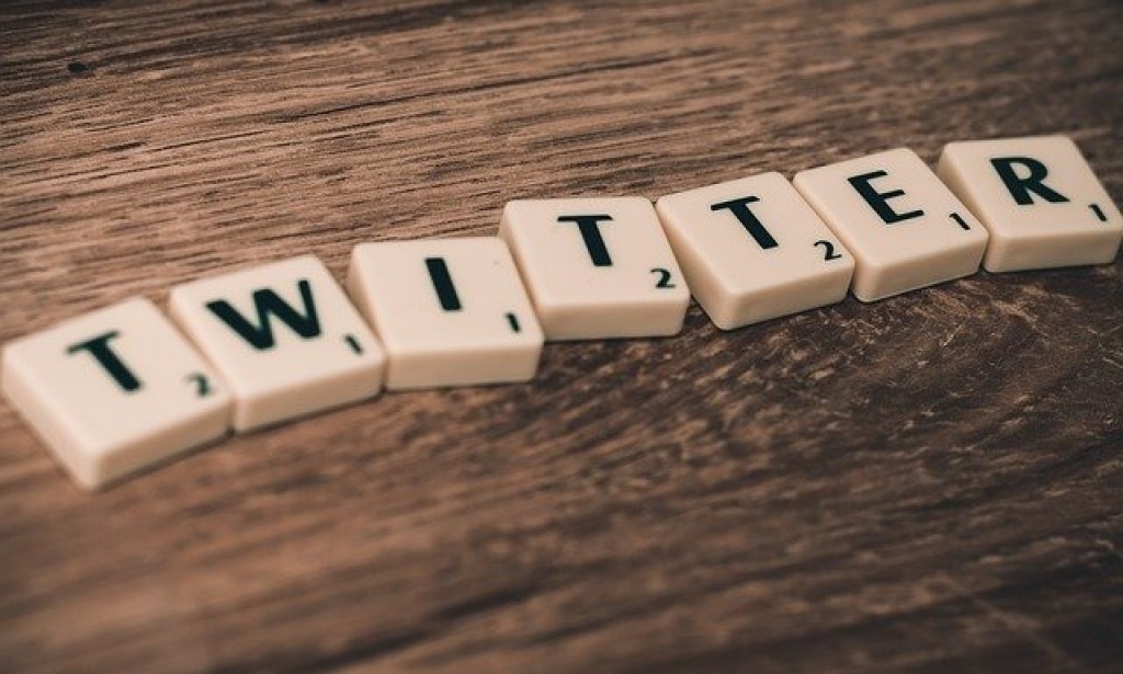 Easy ways to make money on Twitter