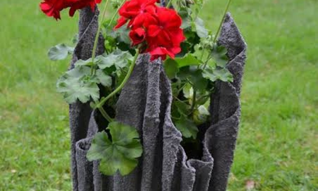 How to make a flower pot froman old blanket.
